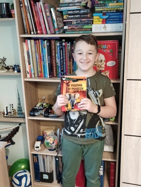 Artykuł: “Bookshelf tour” czyli wycieczka po półce z książkami  - Zdjęcie 23883