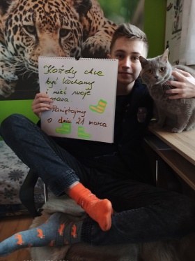 Artykuł: Nasi uczniowie w #SkarpetkiNieDoPary na Światowy Dzień Zespołu Downa - Zdjęcie 254713