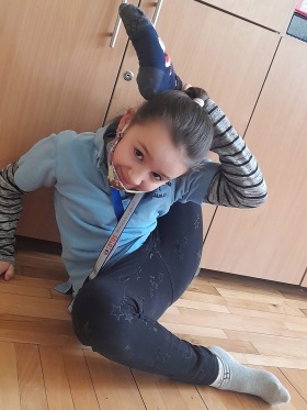 Artykuł: Nasi uczniowie w #SkarpetkiNieDoPary na Światowy Dzień Zespołu Downa - Zdjęcie 254722