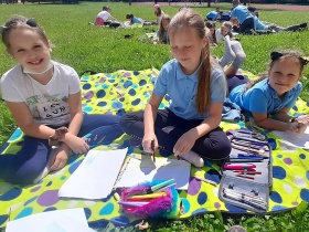 Artykuł: Jest piękne lato, więc jest plastyka w plenerze - Zdjęcie 27293
