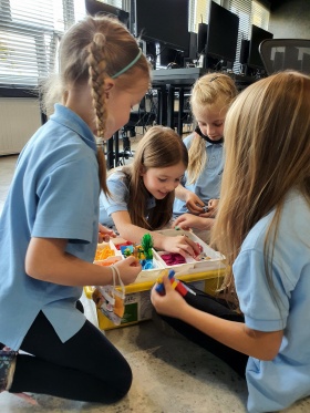 Artykuł: Dzieci pokochały zestawy LEGO® Education SPIKE™ Essential do nauki robotyki! - Zdjęcie 28144