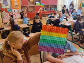 Artykuł: Zabawka sensoryczna i pomoc matematyczna w jednym! - Zdjęcie 30361