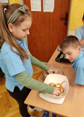 Artykuł: Wiecie gdzie kryje się matematyka? Klasa 2b już wie! - Zdjęcie 31961