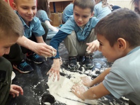 Artykuł: Klasa 2a wyczarowała śnieg! Nie wierzycie..? - Zdjęcie 32614