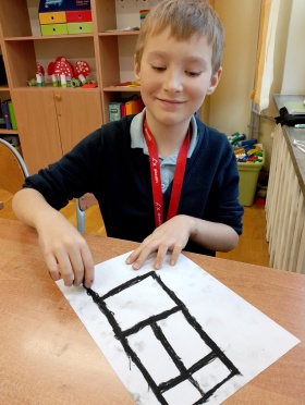 Artykuł: Barbórka w klasie 2b: sztuka węglem malowana - Zdjęcie 55972