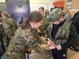 Artykuł: Wojskowa ścieżka kariery – uczniowie na spotkaniu z kadetami - Zdjęcie 57814