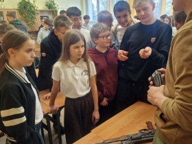 Artykuł: Wojskowa ścieżka kariery – uczniowie na spotkaniu z kadetami - Zdjęcie 57813