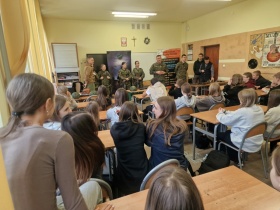 Artykuł: Wojskowa ścieżka kariery – uczniowie na spotkaniu z kadetami - Zdjęcie 57811