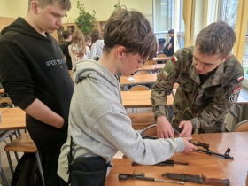 Artykuł: Wojskowa ścieżka kariery – uczniowie na spotkaniu z kadetami - Zdjęcie 57816