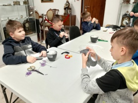 Artykuł:  Z nitką i wyobraźnią – warsztaty sensoryczne uczniów klasy 2b - Zdjęcie 58733