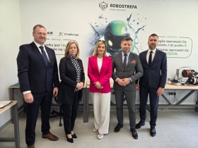 Artykuł: Nowoczesna edukacja w SP1 – otwarcie pracowni robotycznej!  - Zdjęcie 58862