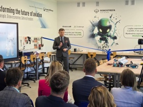 Artykuł: Nowoczesna edukacja w SP1 – otwarcie pracowni robotycznej!  - Zdjęcie 58865