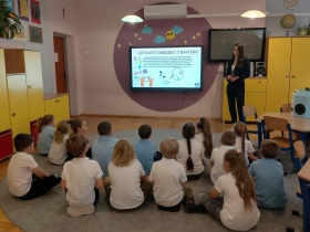 Artykuł: Mali odkrywcy bakterii i wirusów - Zdjęcie 60831