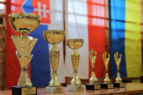 Artykuł: Puchar Dyrektora SP nr 1 zdobyty! Mikołajkowy Turniej Mini Siatkówki za nami! - Zdjęcie 63354