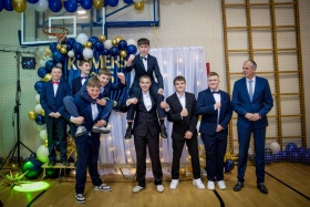 Artykuł: Niezapomniany wieczór ósmoklasistów! - Zdjęcie 643510