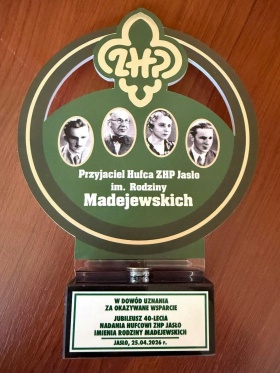 Artykuł: 40 lecie nadania Jasielskiemu Hufcowi ZHP imienia Rodziny Madejewskich - Zdjęcie 66104