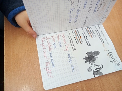Artykuł: Keine Bücher und sogar auf dem FuBboden :) - Zdjęcie 30294