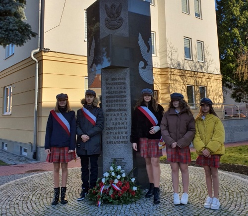 Artykuł: Oddali hołd poległym - Zdjęcie 30631