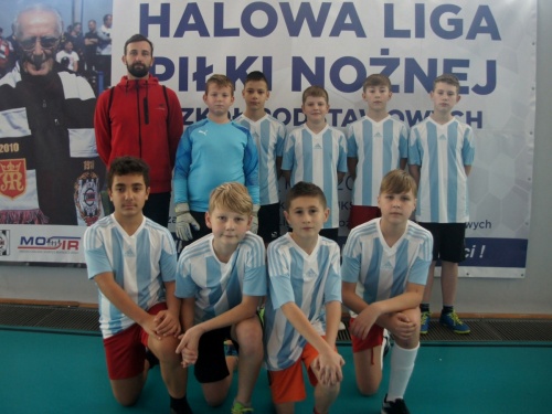 Artykuł: Sukcesy reprezentantów SP 1 w Szkolnej Lidze Halowej Piłki Nożnej - Zdjęcie 39353
