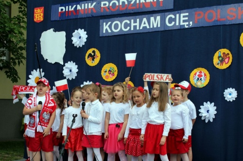 Artykuł: Z radością i uśmiechem  