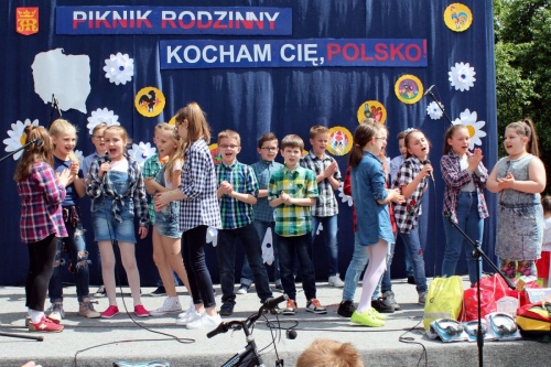Artykuł: Z radością i uśmiechem  