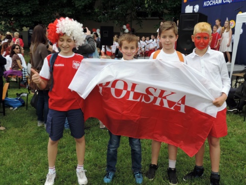 Artykuł: Z radością i uśmiechem  