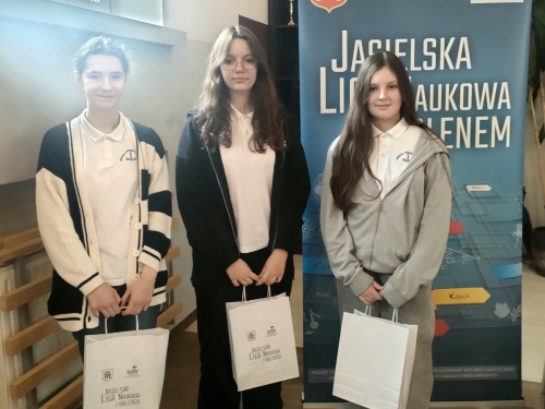 Artykuł: Podium dla naszych uczennic - Zdjęcie 50254