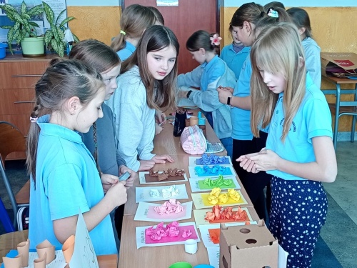 Artykuł: English Café: uczniowie ćwiczą język i rozwijają kreatywność - Zdjęcie 57834