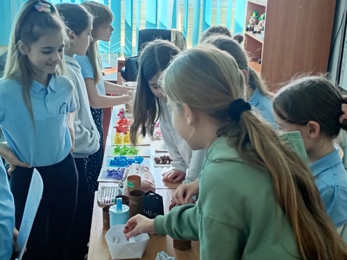 Artykuł: English Café: uczniowie ćwiczą język i rozwijają kreatywność - Zdjęcie 57851