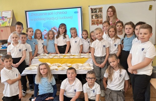 Artykuł: Chleb, sól i Ojczyzna – tradycja, która łączy pokolenia! - Zdjęcie 62324