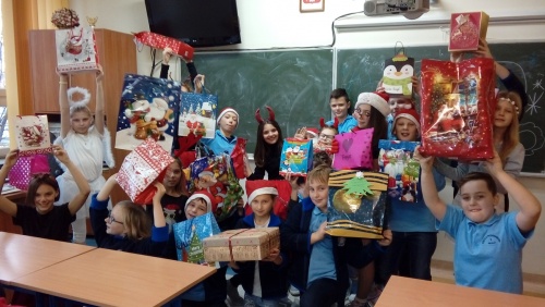 Artykuł: Św. Mikołaj wraz z Panią Mikołajową i fantastyczną grupą pomocników odwiedzili naszą szkołę - Zdjęcie 6932